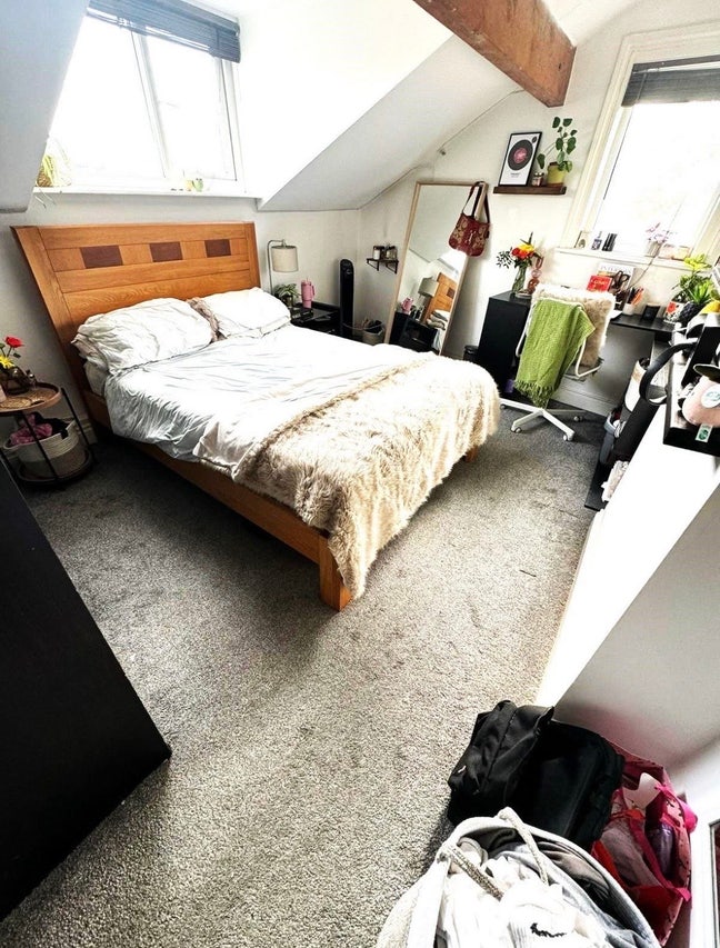 1 Bedroom in 2 Bed Flat in Headingley  Main Photo