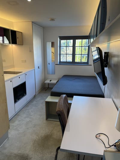 *Luxury Studio Apartment - with weekly cleaner * Main Photo