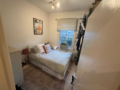 Double room available in Beautiful 2 bedroom home Main Photo