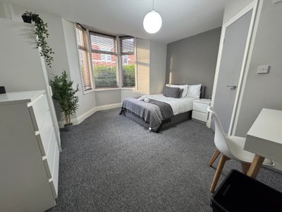 Ground Floor Double En Suite Room in Heaton Main Photo