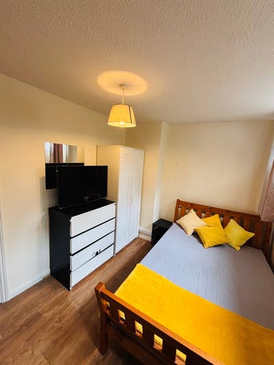 Bright Spacious Room Clapham Junction  Main Photo