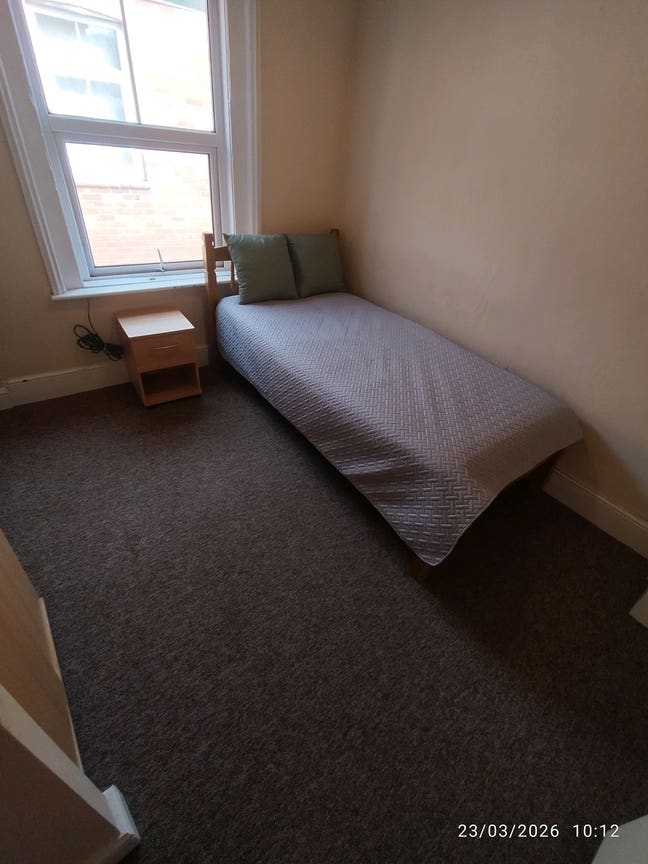 Comfortable Single Room 2 Mins Walk to Town Centre Main Photo