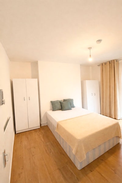 Spacious Double Single Use Access to the Garden  Main Photo