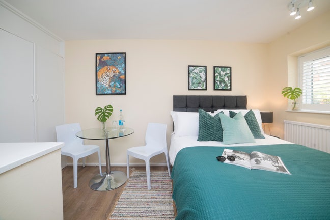 Bright Furnished Room In Swiss Cottage  Main Photo