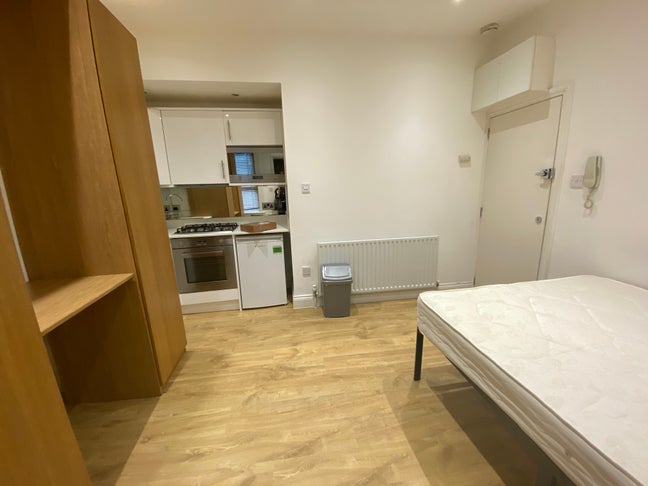 Self contained Studio - N3 Main Photo