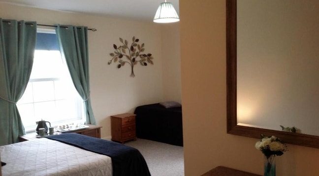 Room in shared house built in 1811 with river view Main Photo