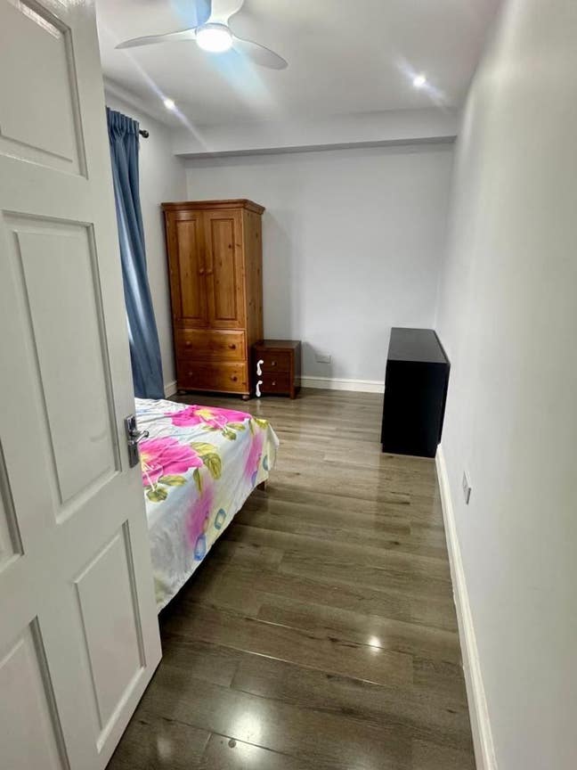 Spacious Double Room to Rent – No Deposit - RM8 Main Photo