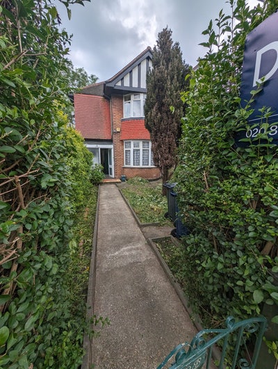 Bright Single Room near 3 Train Stations - &pound;680 Main Photo