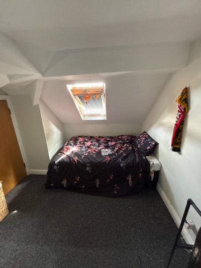 1 room available for rent  Main Photo