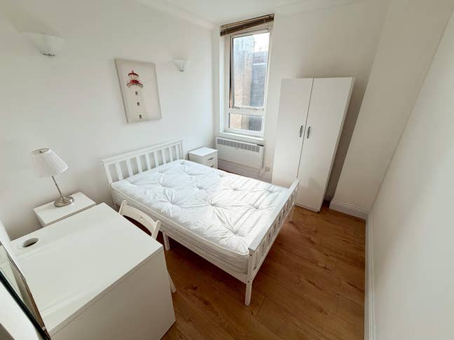 Lovely double rooms in Crossharbour Main Photo