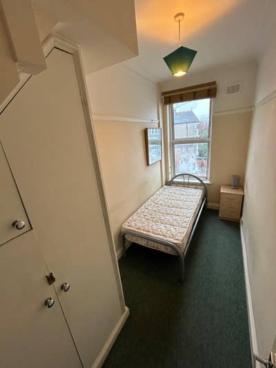 Single room available immediately in Wood Green Main Photo