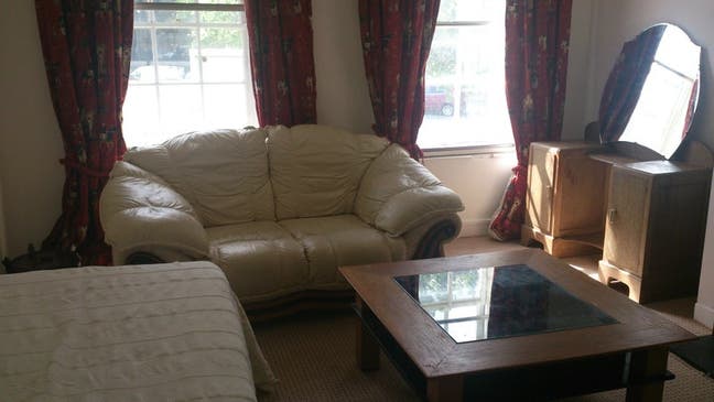 Large double room on Holloway road zone 2  Main Photo