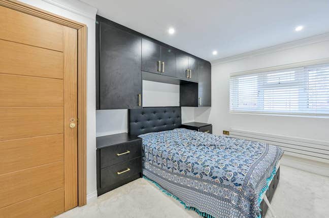 Rooms to rent Woking maybury Main Photo