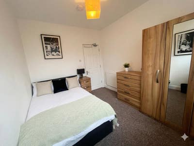 🚆13 Mins to London Bridge! Modern Room in SE12🚆 Main Photo