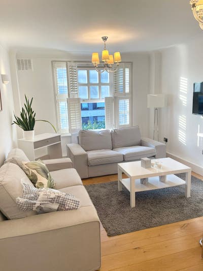 Bright Double Bedroom | Paddington Hyde Park Main Photo