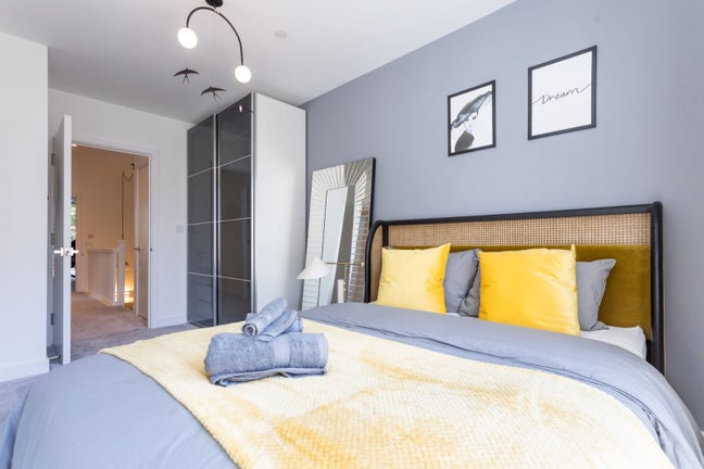 🌟 Stylish Greenwich Room - All Bills Included! 🌟 Main Photo