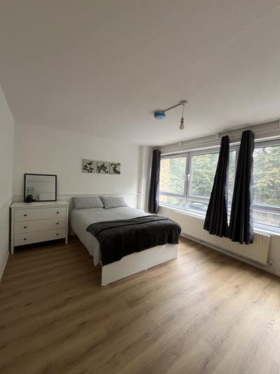 Newly Refurbished Rooms in E3 | 3 mins to Mile End Main Photo