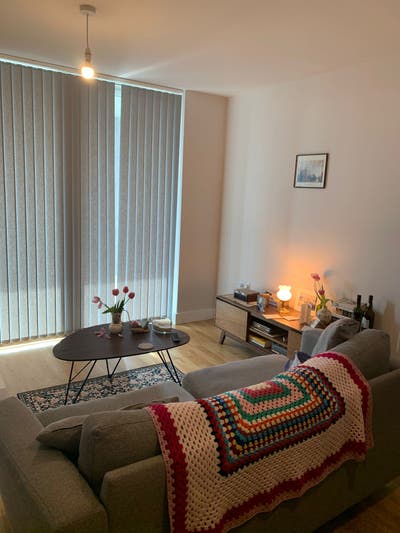 Lovely, spacious bedroom in 2-person flat Main Photo