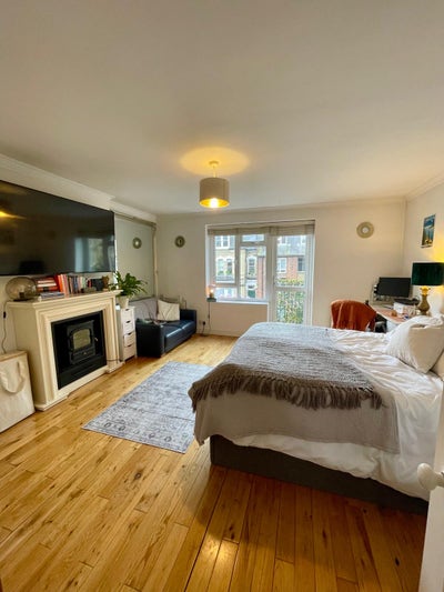 Luxury Large Studio Flat in West Kensington Main Photo