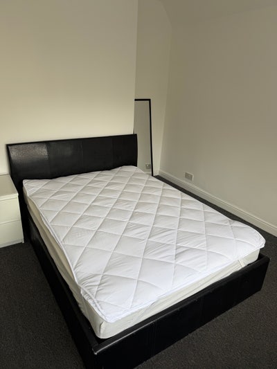 Good size double room for rent. Main Photo