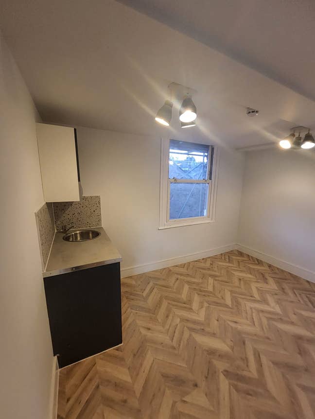 Quality Self Contained Units – N19 –Great Location Main Photo