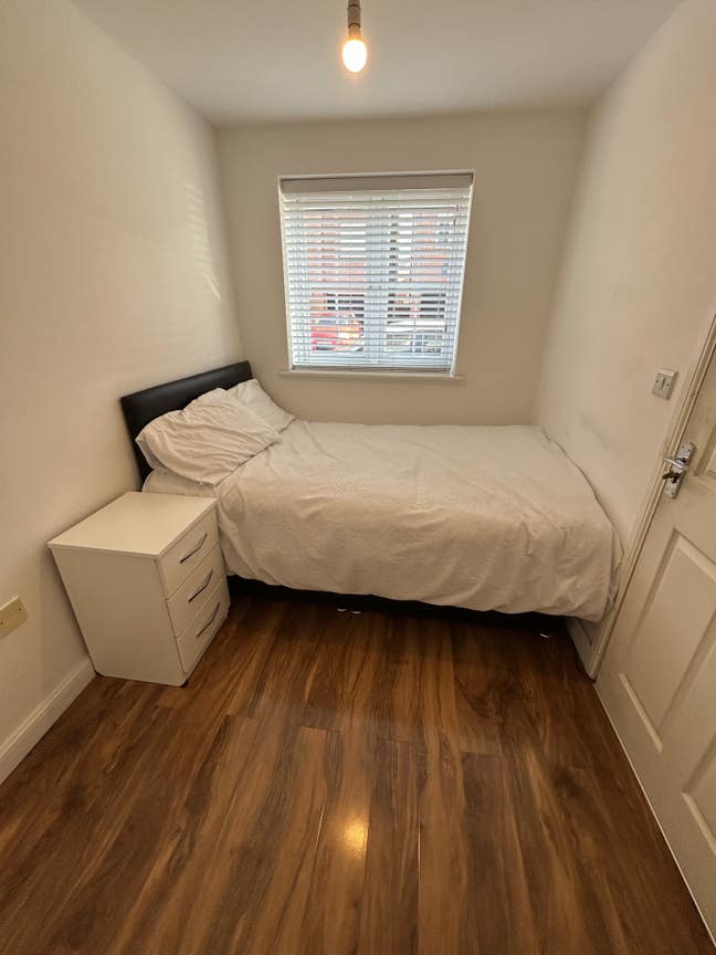 Modern Rooms Available | Bills Included  Main Photo