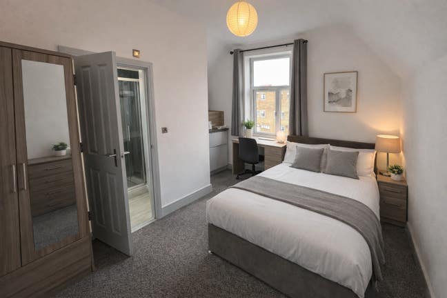 Birmingham Mosely Ensuite Room Available Main Photo