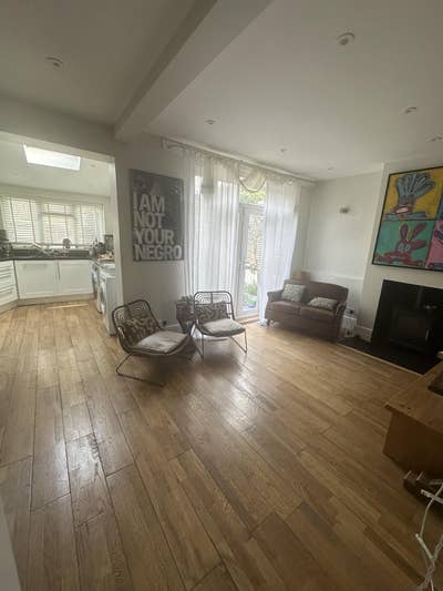 Private, Sunny Room For Professional Main Photo