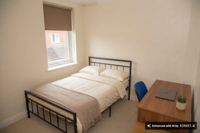 Final Bedroom! House Close to City Centre! Main Photo