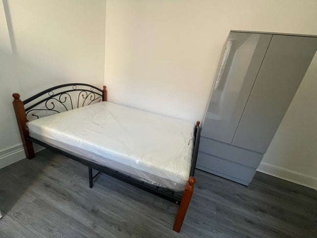 Studio flat - Bills included Main Photo