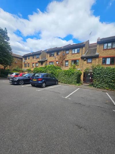 Live by the River 3 rooms (No agency Fees)   Main Photo