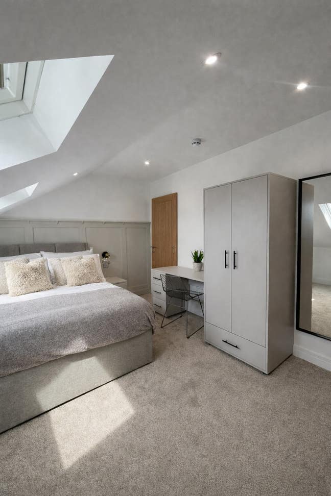 En-Suite Room's – Private Balcony & Cinema Room🎬 Main Photo