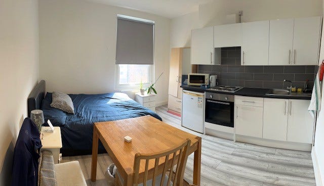 Large Double Room with kitchen  Main Photo
