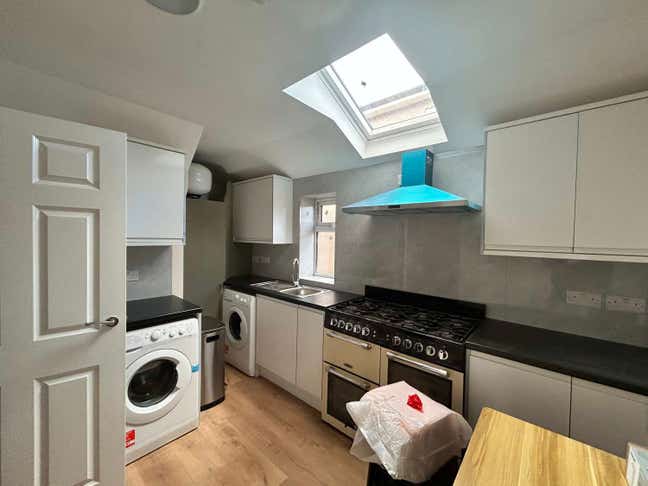 Kidbrooke Meadowside 6beds house share  Main Photo