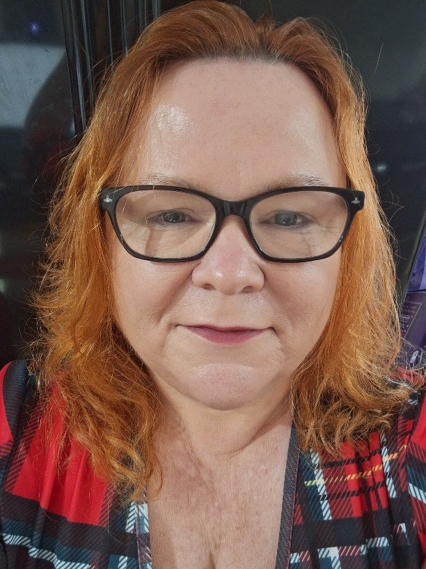 Professional female seeks room Main Photo