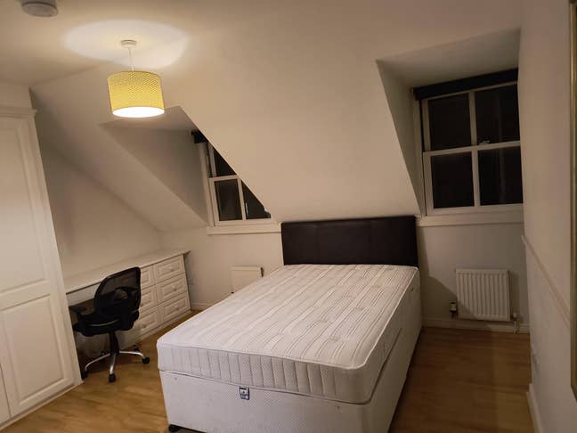 En suite room near station bills included Main Photo