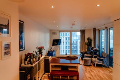 Bright Double Room in East Village- Short Term Let Main Photo