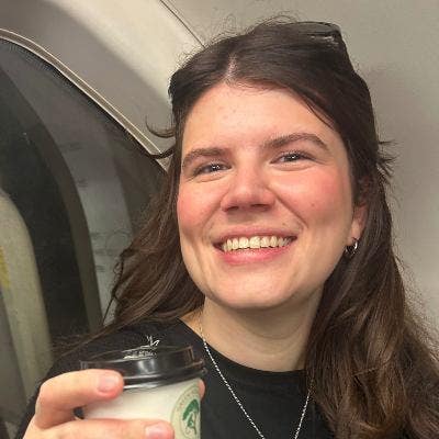 TV Producer Looking for Double Room Main Photo