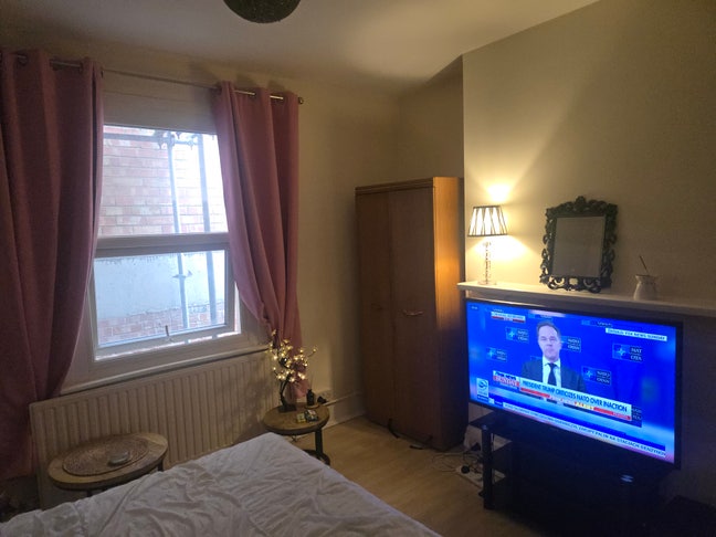 Large double room in town centre Main Photo