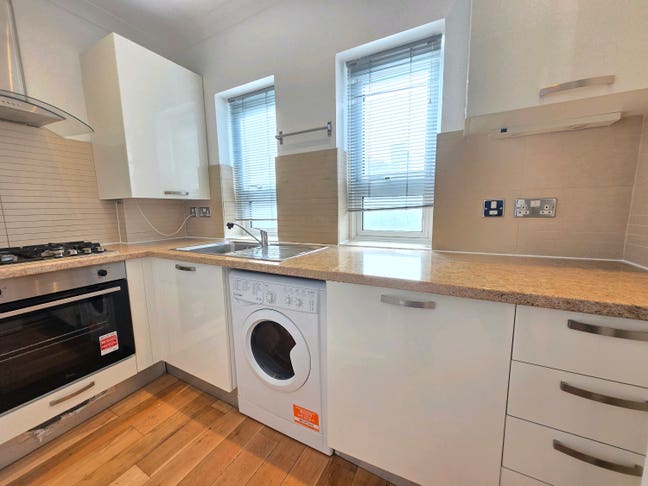 Newly decorated one bedroom flat with Balcony  Main Photo