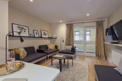 Two bright airy rooms available Main Photo