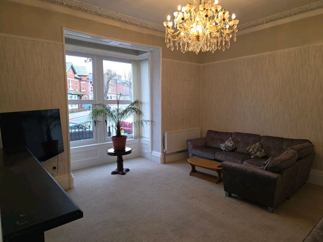 Spacious, Warm house. Now only one room left! Main Photo