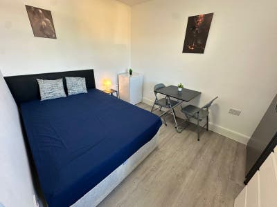 ✨ 🏡 En-Suite Room to Let in - Neasden Main Photo