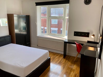 Student Only Double Rooms - Student Triangle/Town Main Photo