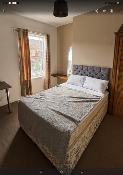 Bright sunny large room Main Photo