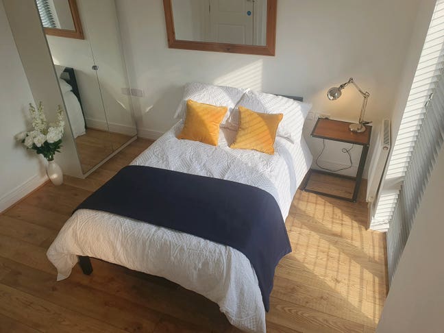 Smart En-Suite Double - Central Yeovil- Townhouse  Main Photo