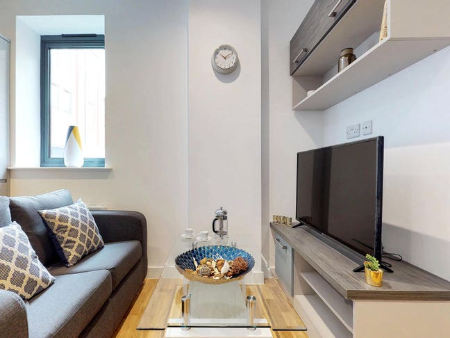 Studio room available in the heart of the city Main Photo