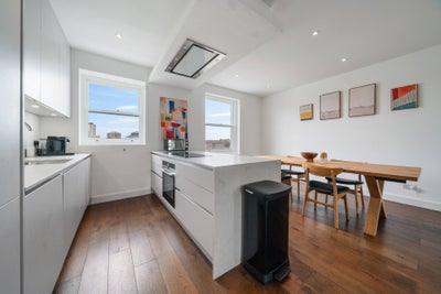 Double bedroom in stunning house Main Photo