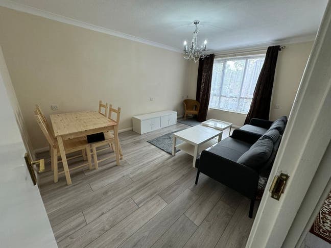 Spacious 1 Double bedroom flat in Dagenham RM8 Main Photo
