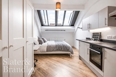 **City Centre Living – Modern Furnished Studio** Main Photo